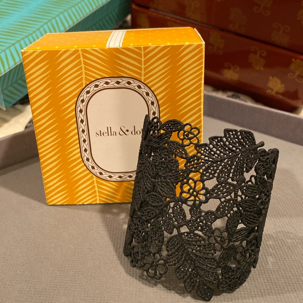 Stella & Dot Chantilly Lace Cuff